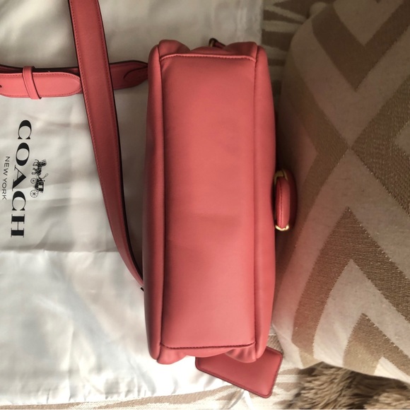 Coach Pillow Tabby 26 PRICE IS FIRM - Picture 6 of 10